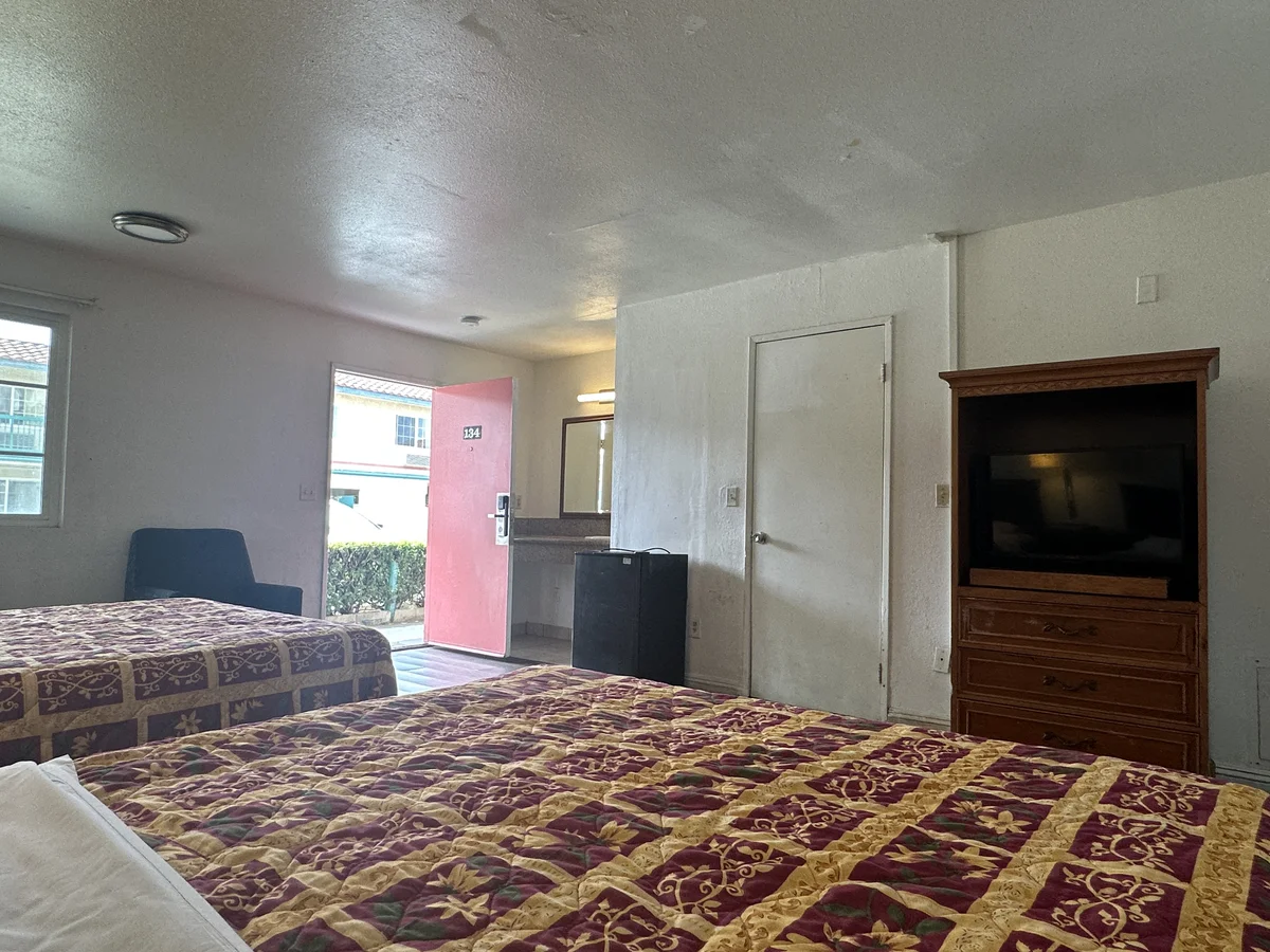 Double Queen Beds - Image 2