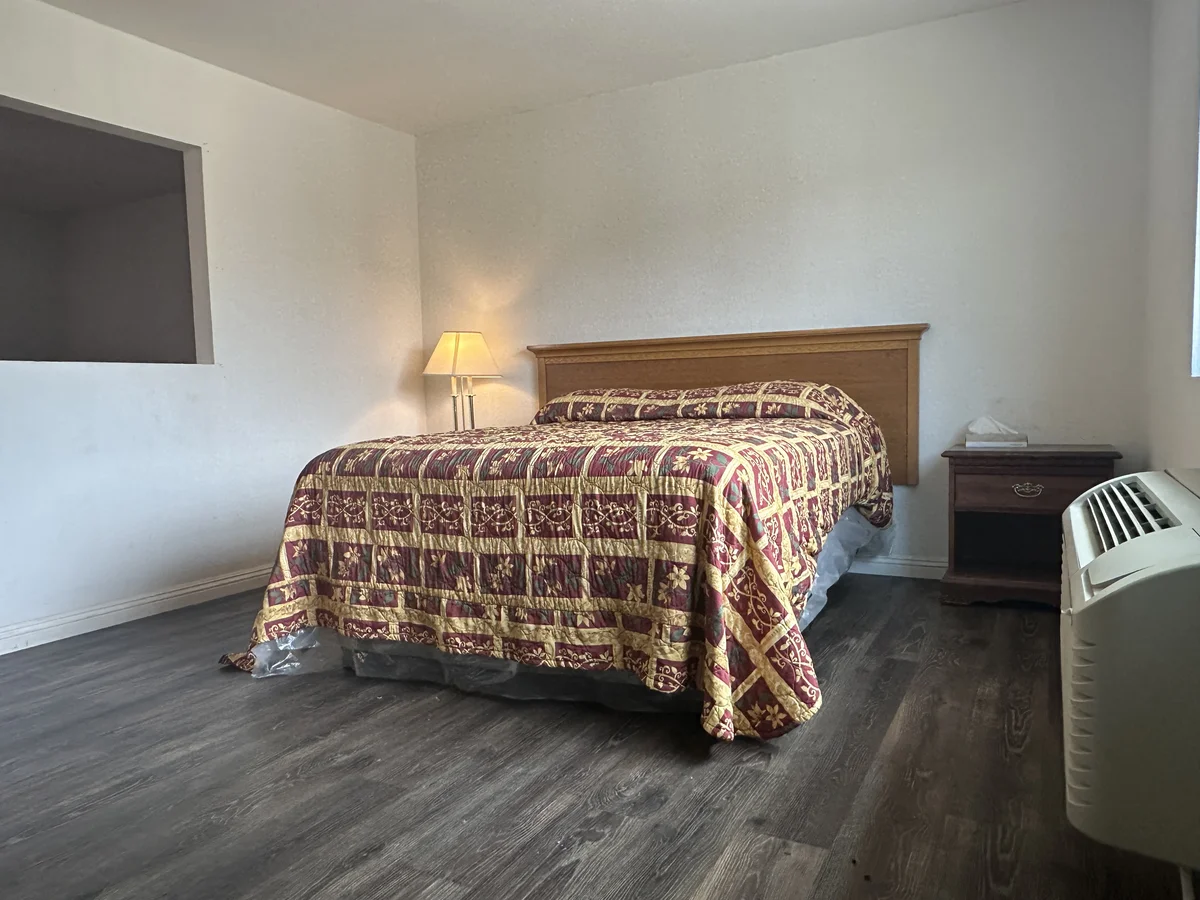 Double Queen Bed Suite - Image 5