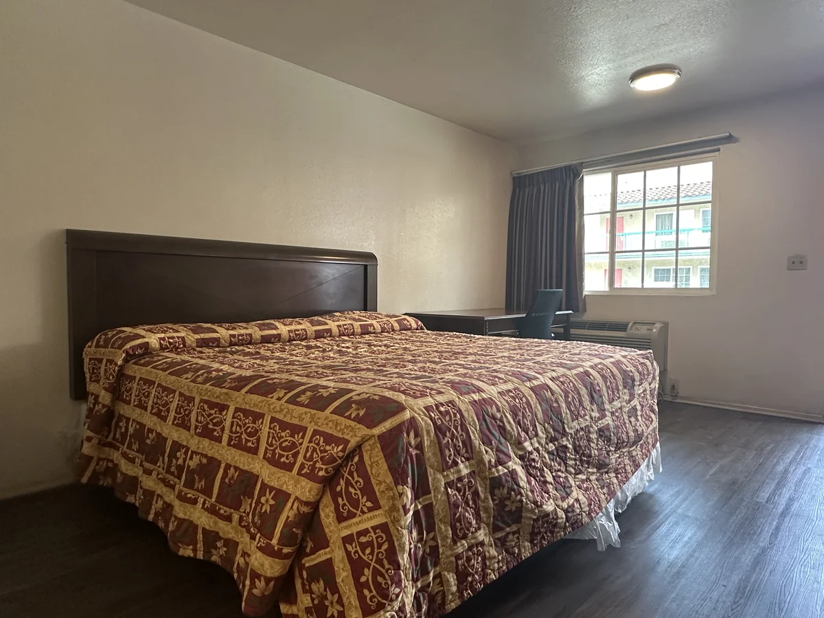 King Bed - Image 5