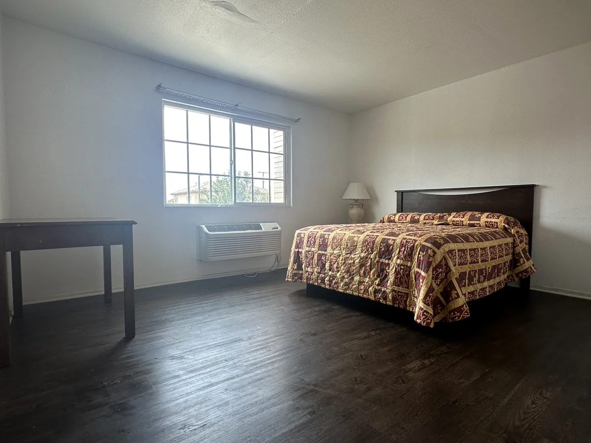 1 King and 2 Queen Beds Suite - Image 5