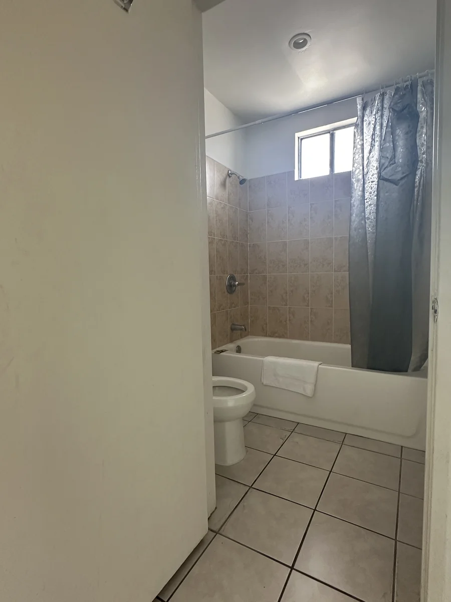 1 King and 2 Queen Beds Suite - Image 3
